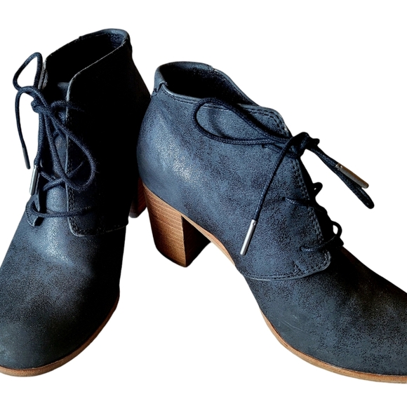 Toms Black Leather Booties Ankle Boots Heeled Size 8.5 - Picture 2 of 7